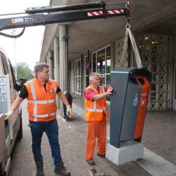Gildebor plaatst nieuwe afvalbakken in het centrum van Hengelo