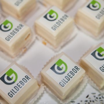 gebakjes met het logo van gildebor