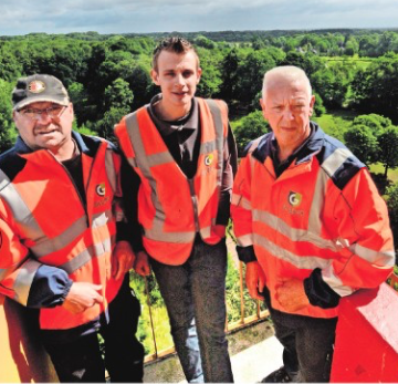 Pas op! Vallend bankstel (krantenartikel buurtconciërges Gildebor)