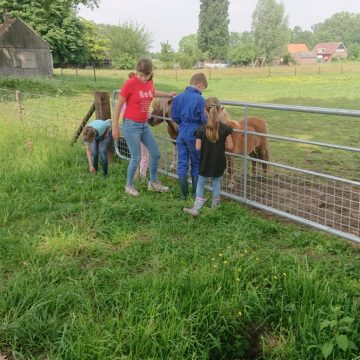 't Weusthag helpt kinderen 'met rugzak'