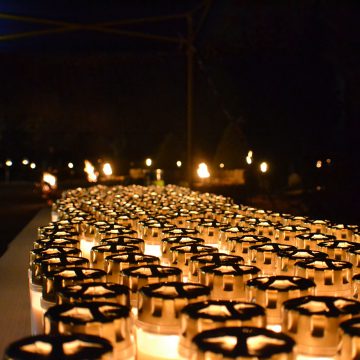 Herdenkingstocht ‘Licht in het Donker’ trekt 450 bezoekers